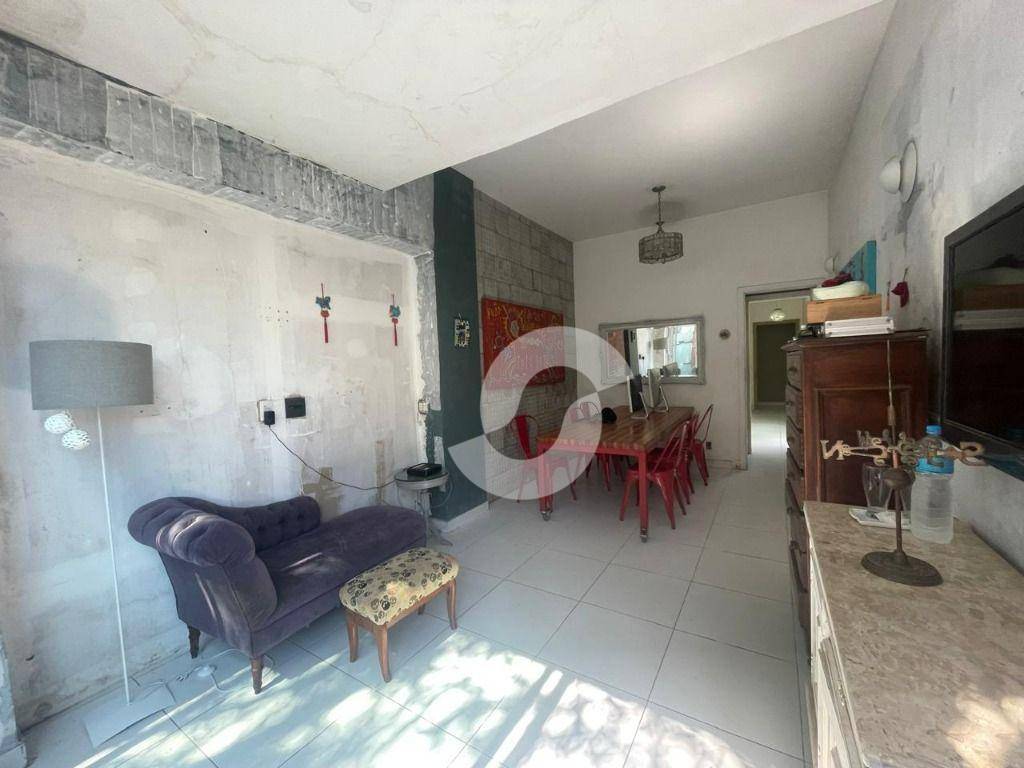 Casa à venda com 3 quartos, 109m² - Santa Rosa,Niterói
