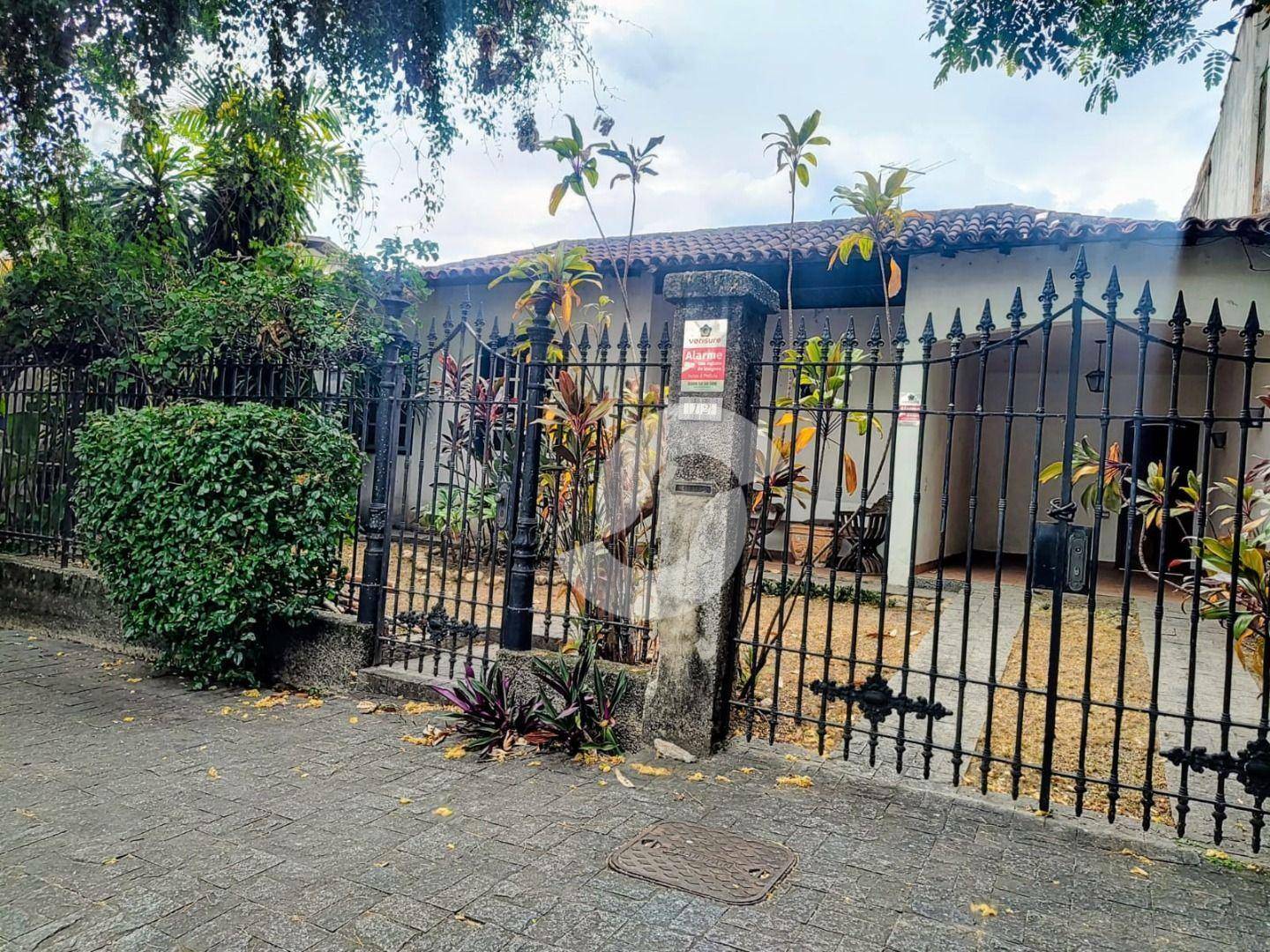 Casa à venda com 5 quartos, 242m² - São Francisco,Niterói