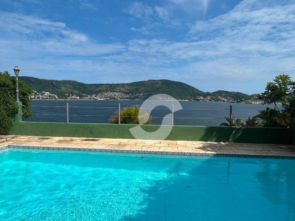 Casa à venda com 5 quartos, 176m² - São Francisco,Niterói