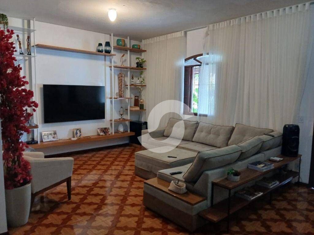 Casa à venda com 3 quartos, 263m² - Itaipu,Niterói
