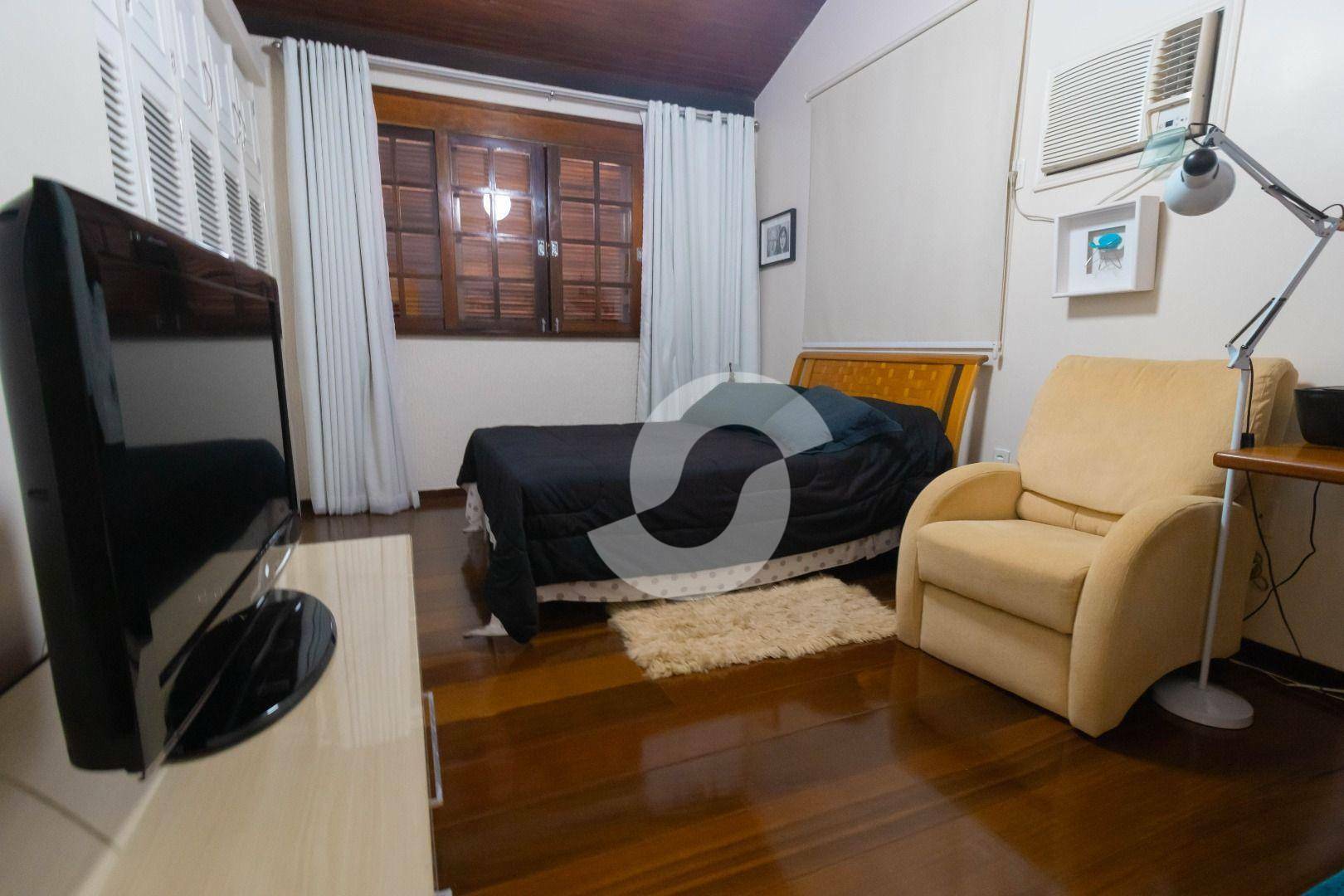 Casa à venda com 4 quartos, 500m² - São Francisco,Niterói
