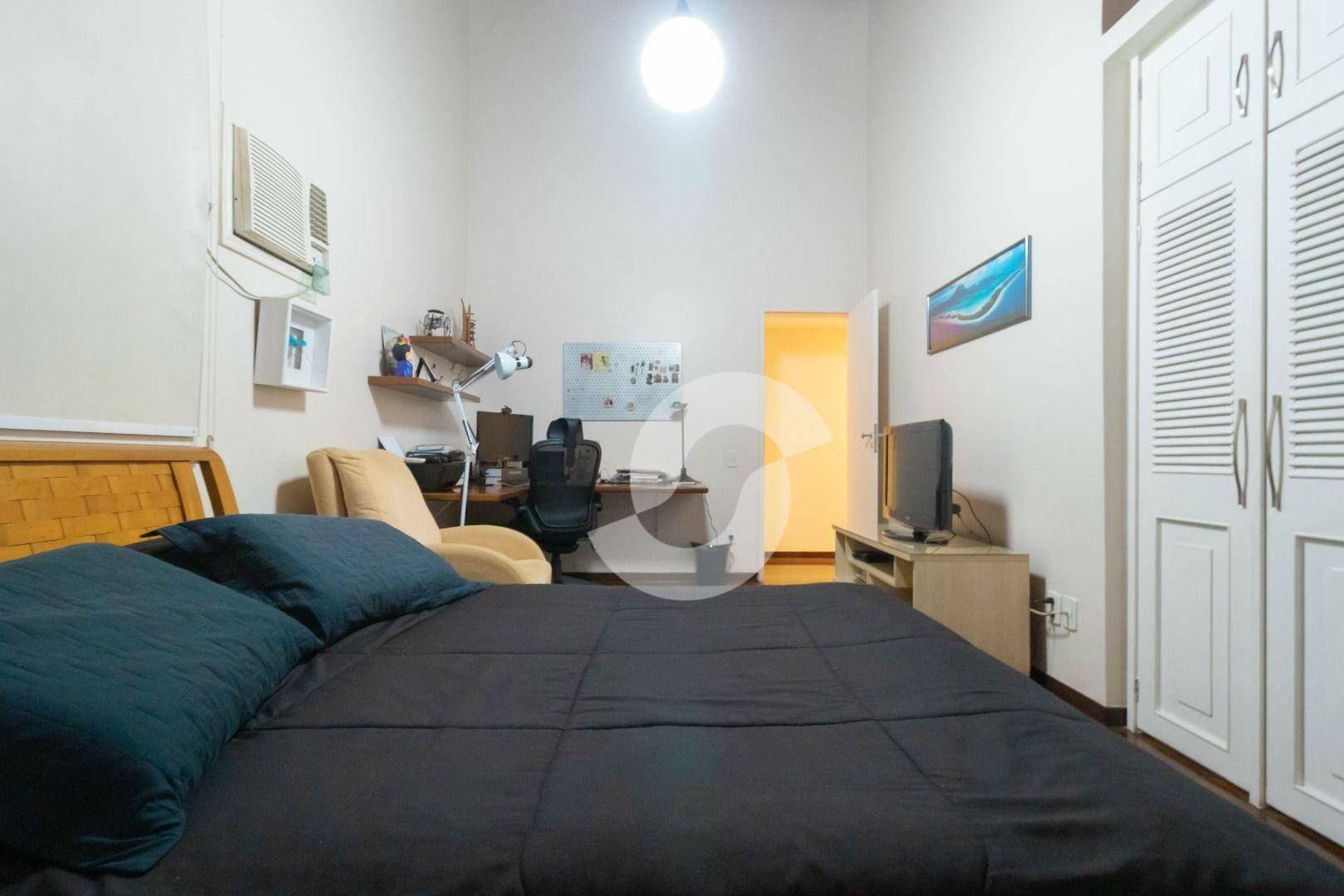 Casa à venda com 4 quartos, 500m² - São Francisco,Niterói