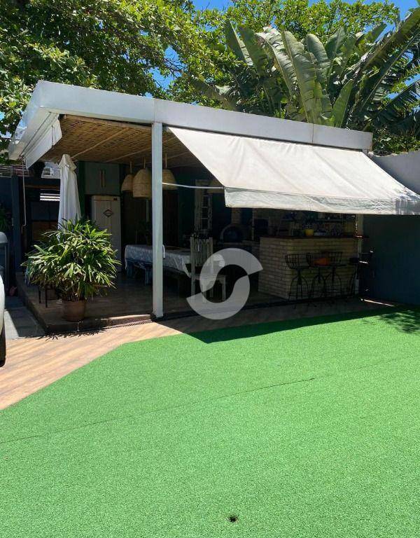  - Casa Linear a 50 metros da praia de Piratininga, com 3 quartos sendo 1 suíte