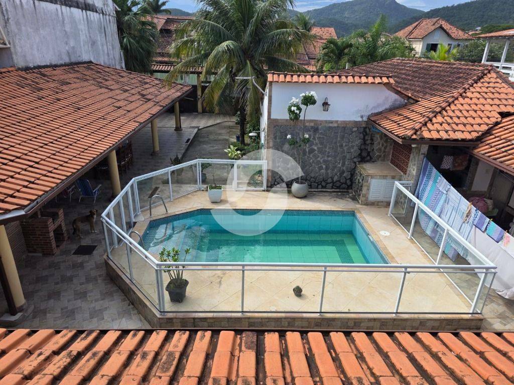Casa à venda com 2 quartos, 200m² - Itaipu,Niterói
