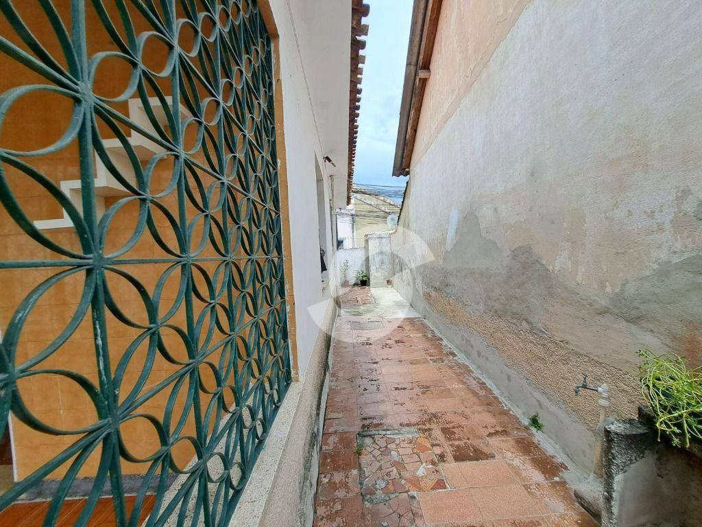 Casa à venda com 2 quartos, 105m² - Barreto,Niterói