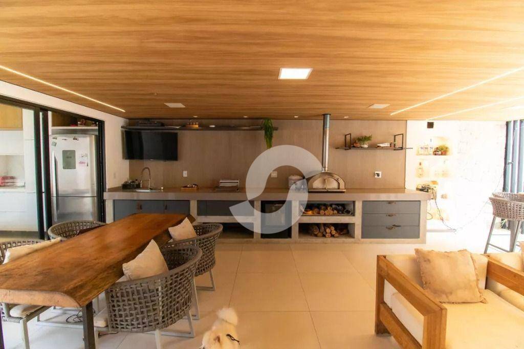 Casa à venda com 3 quartos, 300m² - Itaipu,Niterói