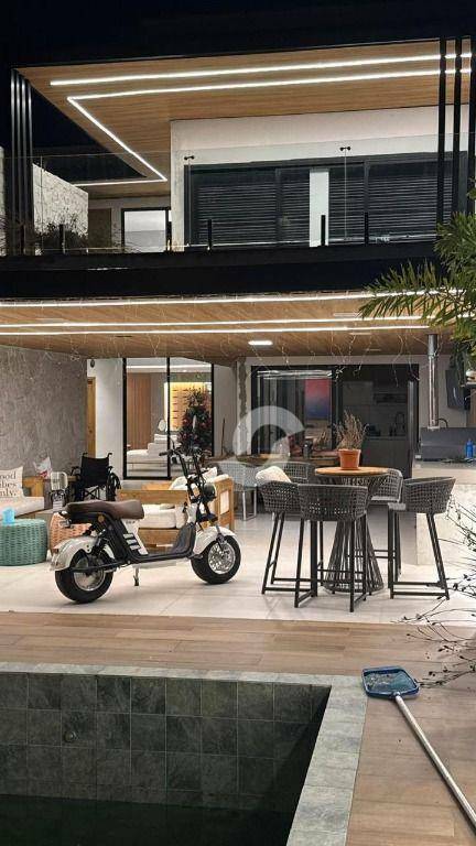 Casa à venda com 3 quartos, 300m² - Itaipu,Niterói