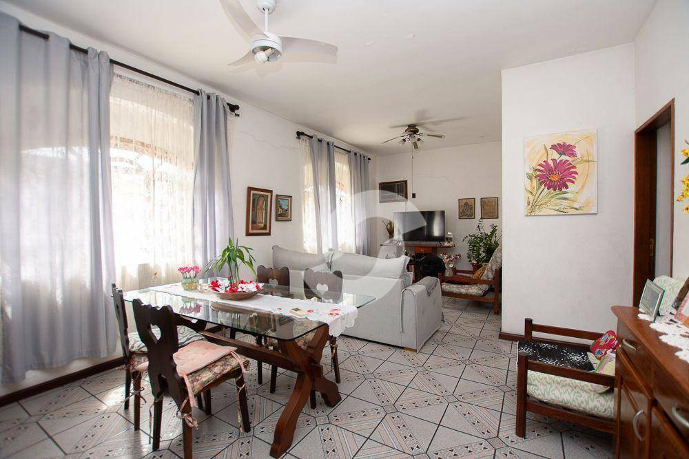 Casa à venda com 3 quartos, 183m² - Piratininga,Niterói