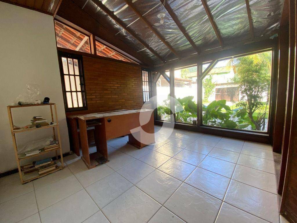 Casa à venda com 3 quartos, 195m² - Itaipu,Niterói