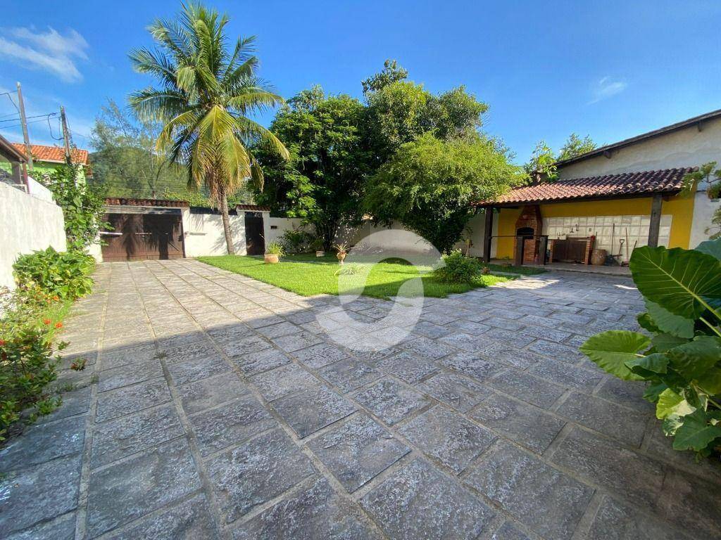 Casa à venda com 3 quartos, 195m² - Itaipu,Niterói