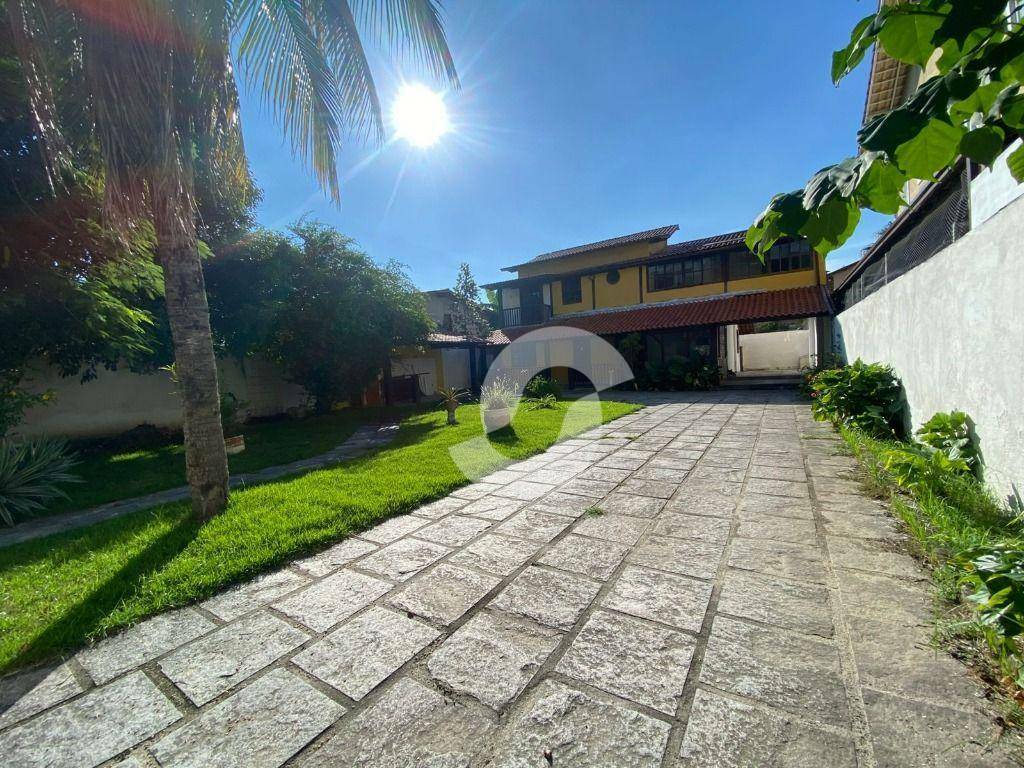  - Casa com 3 dormitórios à venda, 195 m² por R$ 790.000,00 - Itaipu - Niterói/RJ