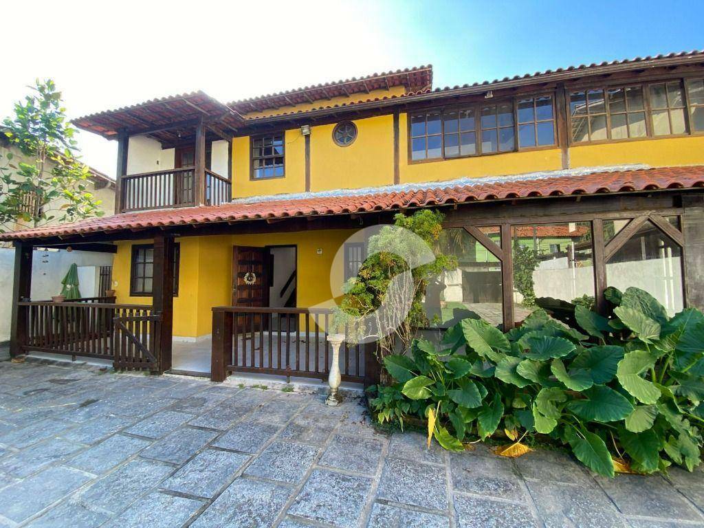Casa à venda com 3 quartos, 195m² - Itaipu,Niterói