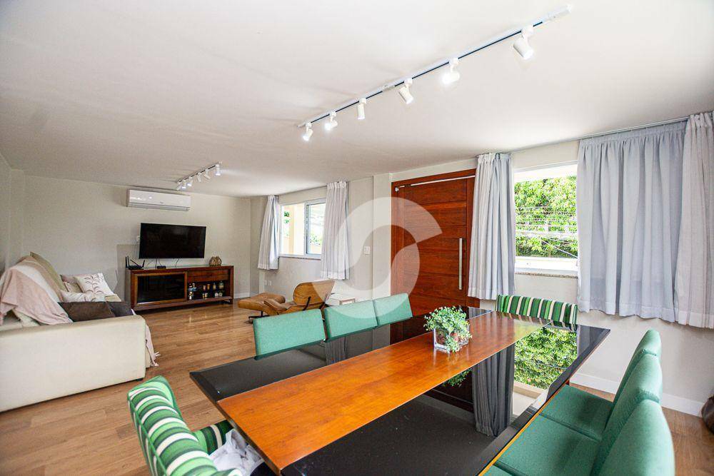 Casa à venda com 4 quartos, 310m² - Pendotiba,Niterói
