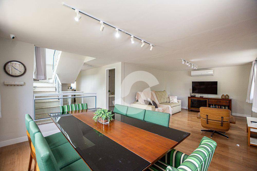 Casa à venda com 4 quartos, 310m² - Pendotiba,Niterói