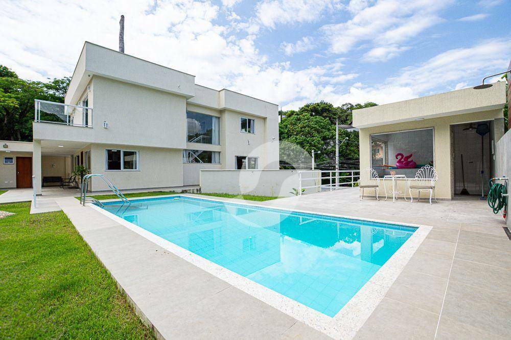 Casa à venda com 4 quartos, 310m² - Pendotiba,Niterói