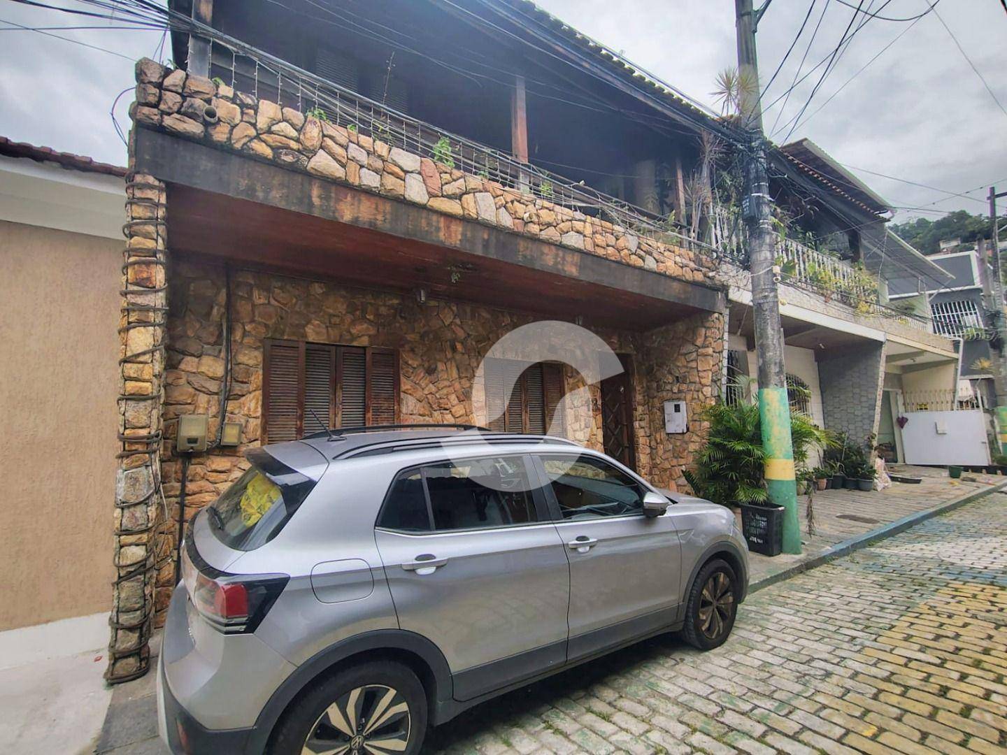 Casa à venda com 4 quartos, 400m² - Ponta Dareia,Niterói