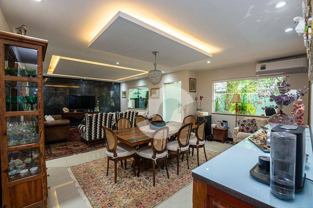 Casa à venda com 4 quartos, 240m² - Charitas,Niterói