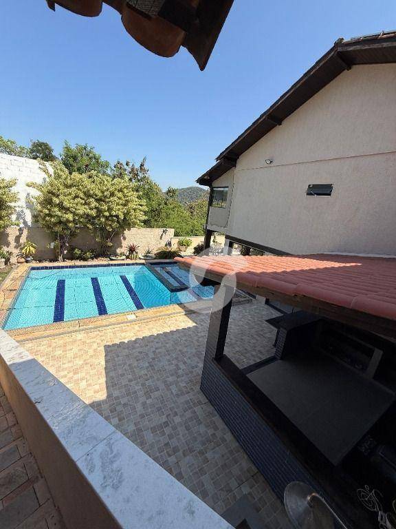 Casa à venda com 6 quartos, 560m² - Itaipu,Niterói
