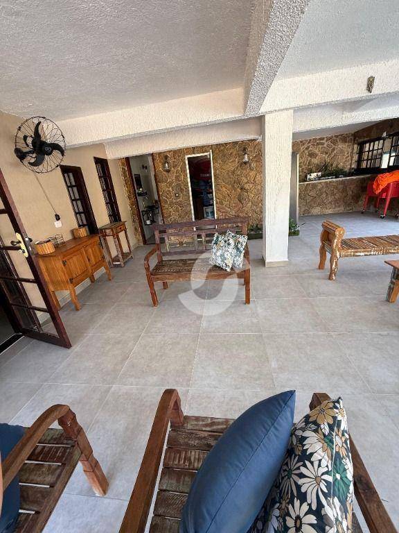 Casa à venda com 6 quartos, 560m² - Itaipu,Niterói