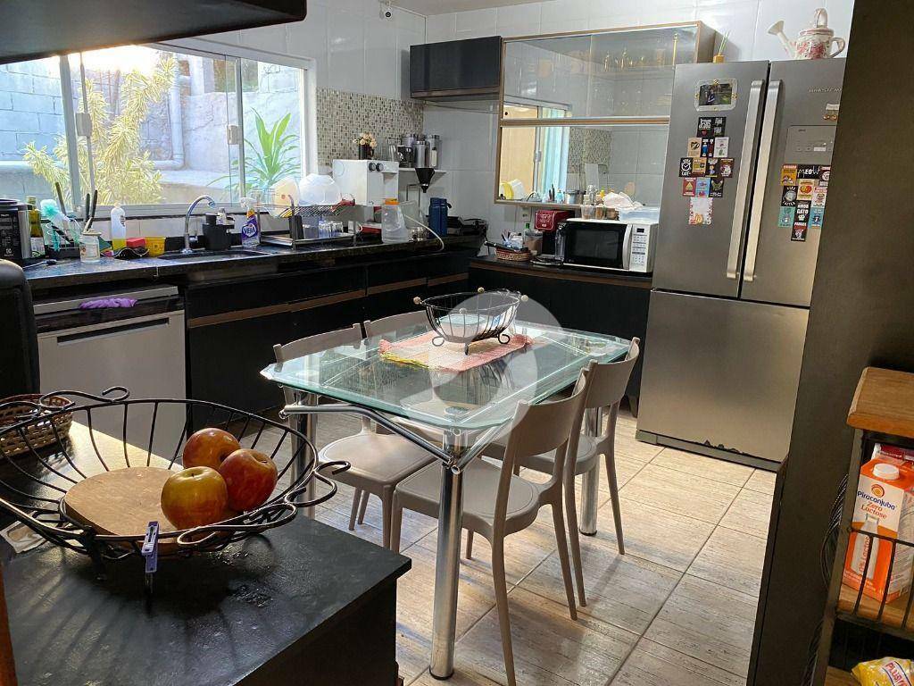 Casa à venda com 4 quartos, 256m² - Maria Paula,Niterói