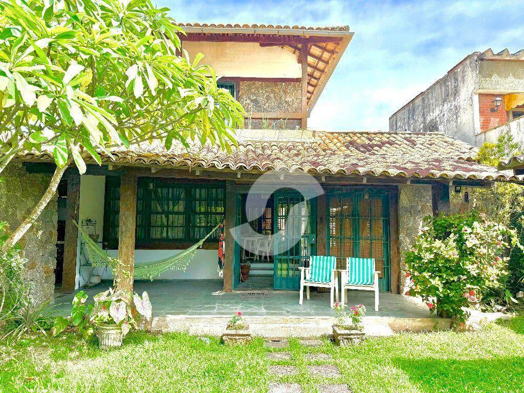 Casa à venda com 3 quartos, 219m² - Piratininga,Niterói