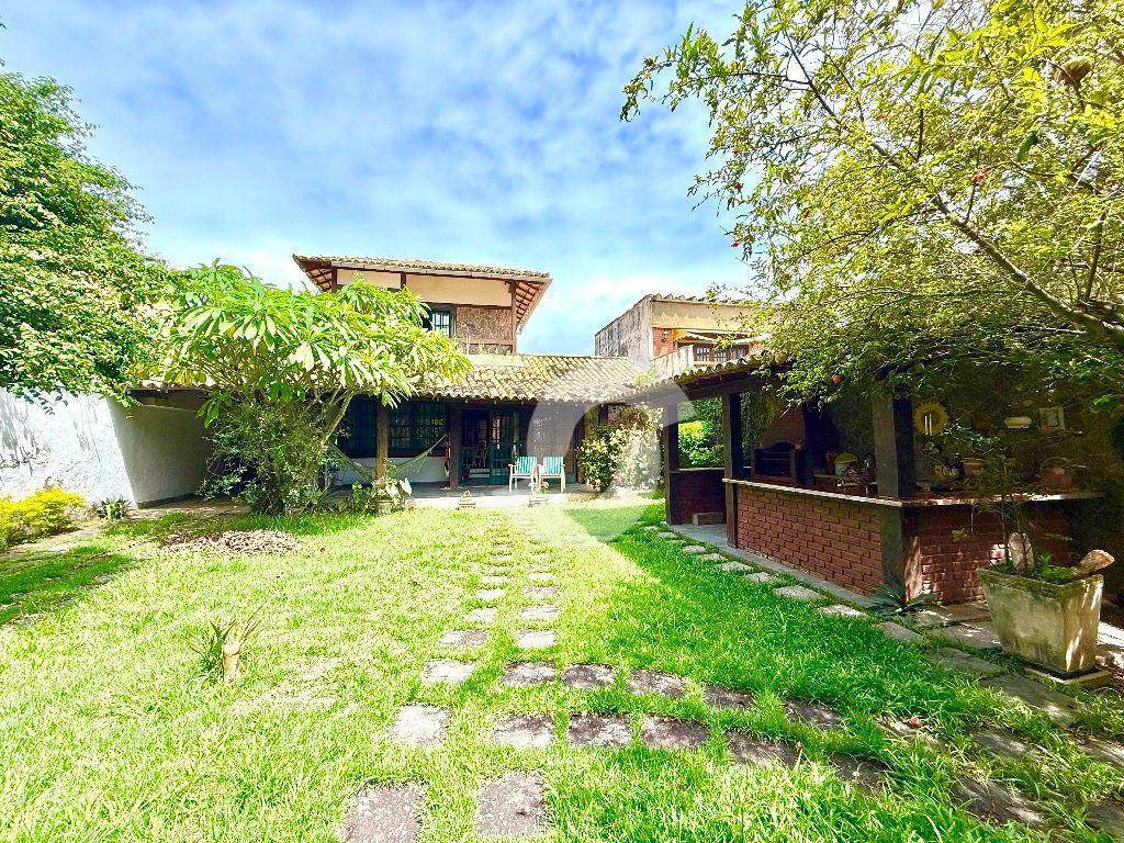 Casa à venda com 3 quartos, 219m² - Piratininga,Niterói
