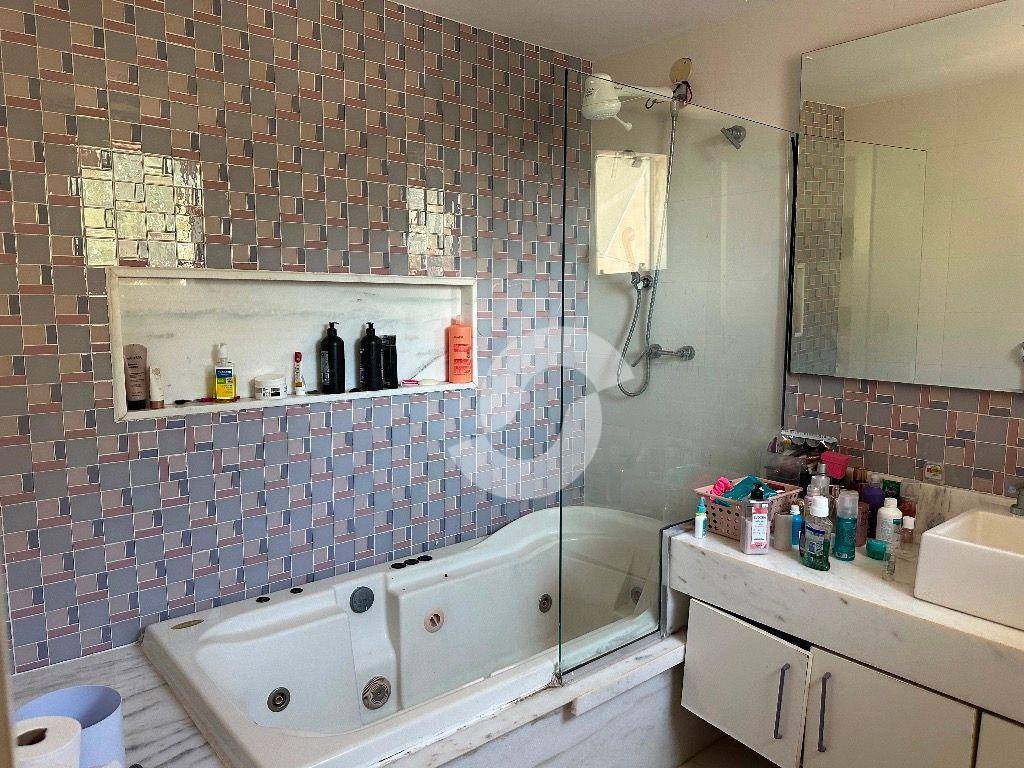 Casa à venda com 3 quartos, 300m² - Piratininga,Niterói