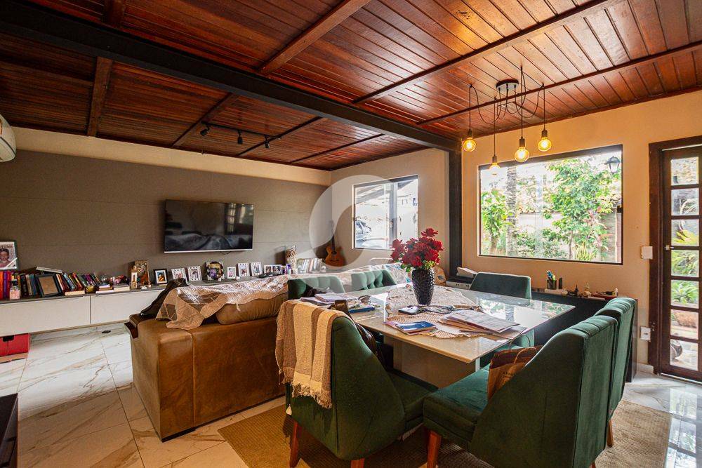 Casa à venda com 3 quartos, 300m² - Itaipu,Niterói
