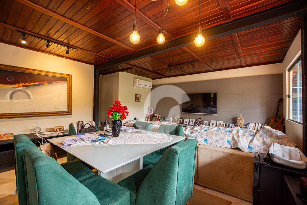 Casa à venda com 3 quartos, 300m² - Itaipu,Niterói