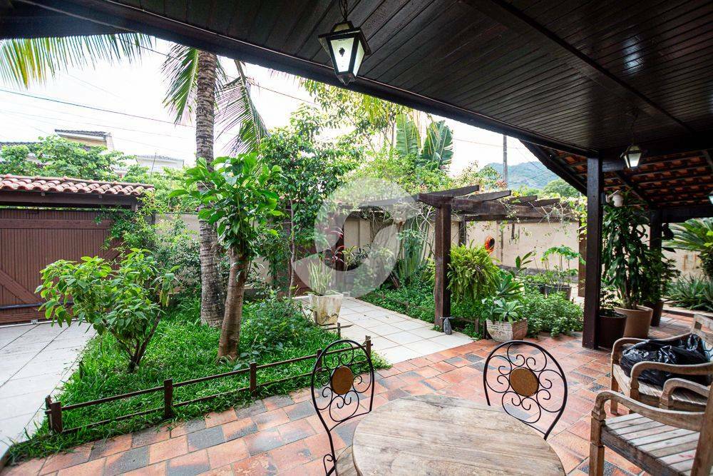  - Casa com 3 dormitórios à venda, 300 m² por R$ 1.350.000,00 - Itaipu - Niterói/RJ