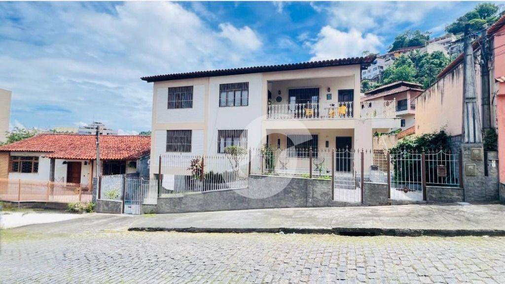 Casa à venda com 3 quartos, 120m² - Santa Rosa,Niterói