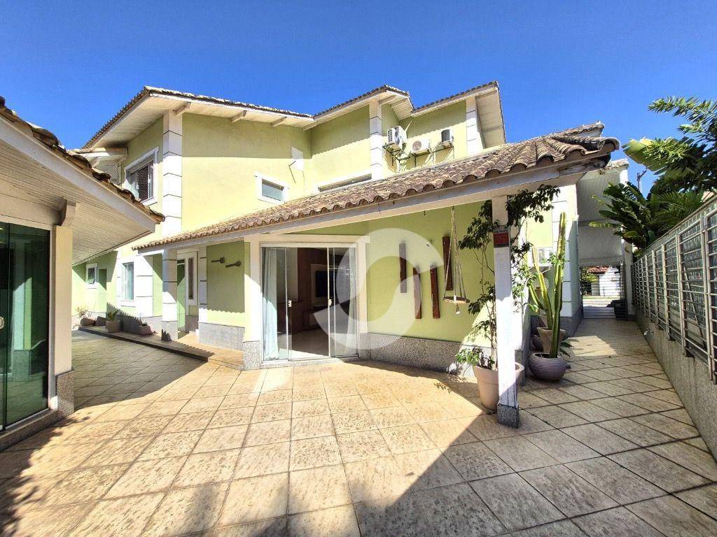  - Casa com 4 dormitórios à venda, 280 m² por R$ 1.800.000,00 - Pendotiba - Niterói/RJ