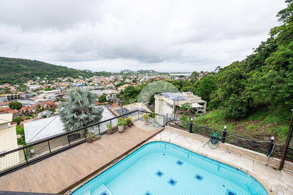 Casa à venda com 3 quartos, 300m² - Piratininga,Niterói