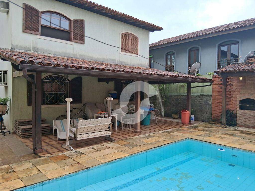 Casa à venda com 5 quartos, 284m² - Piratininga,Niterói