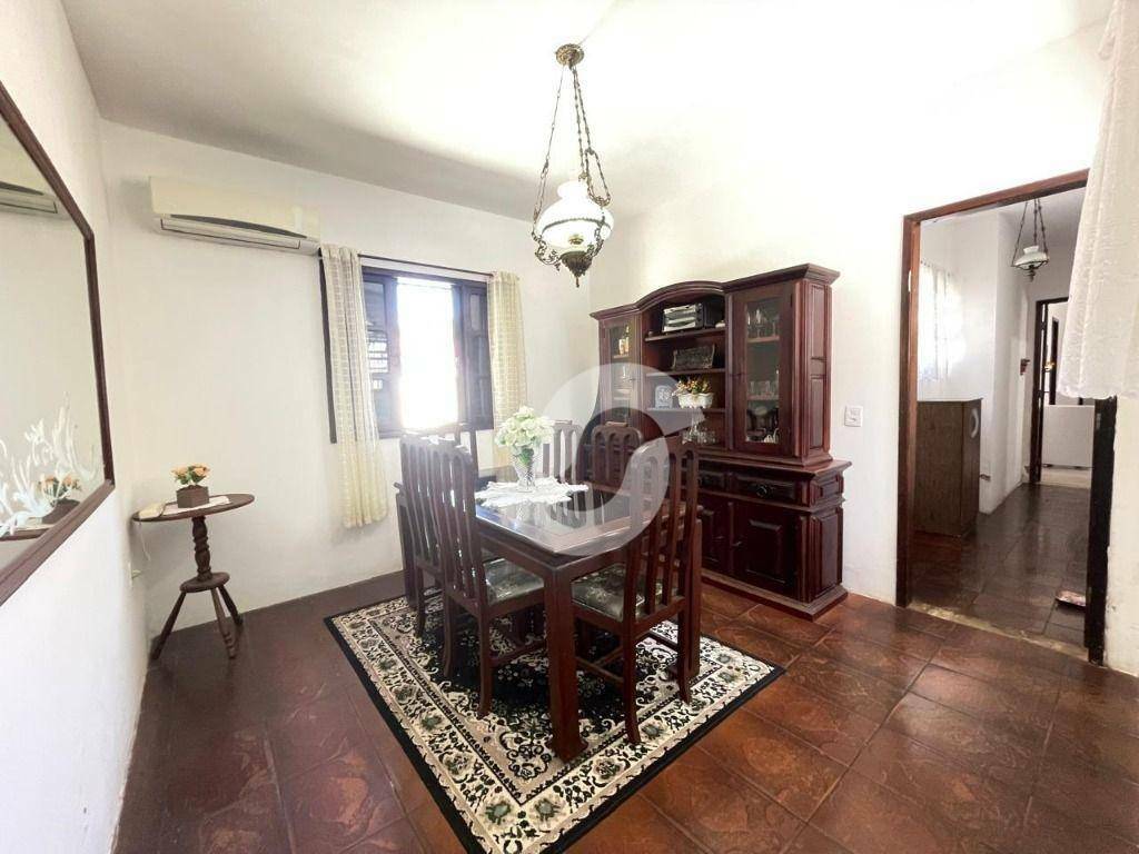  - Casa com 3 dormitórios à venda, 450 m² por R$ 820.000,00 - Itaipu - Niterói/RJ