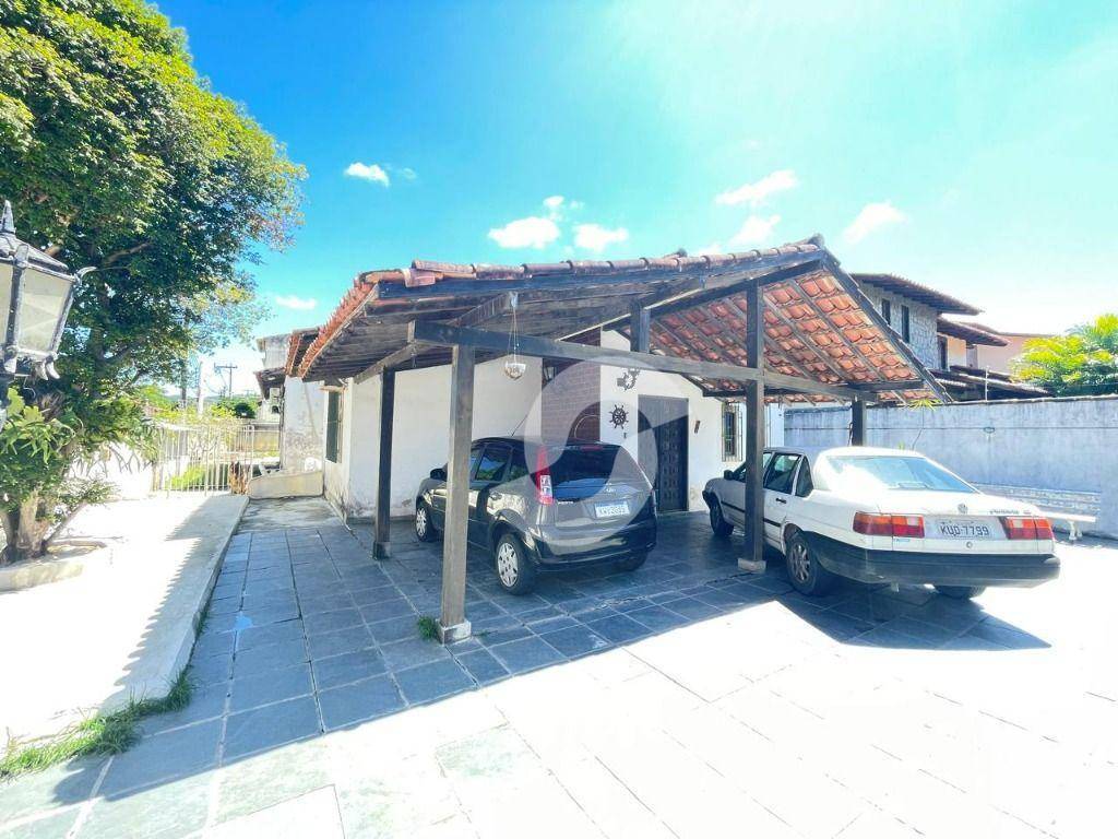 Casa à venda com 3 quartos, 450m² - Itaipu,Niterói