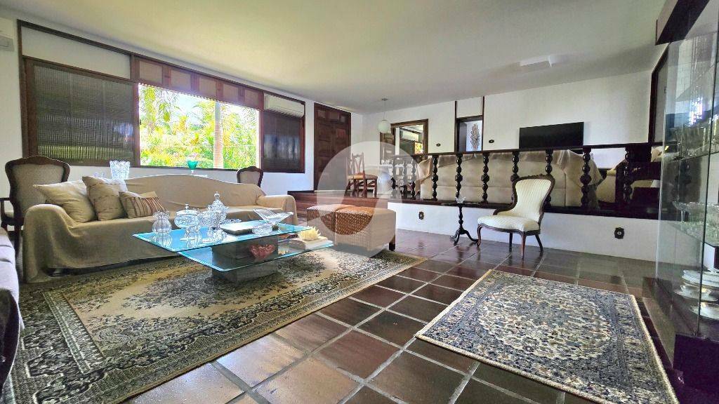 Casa à venda com 5 quartos, 300m² - Piratininga,Niterói