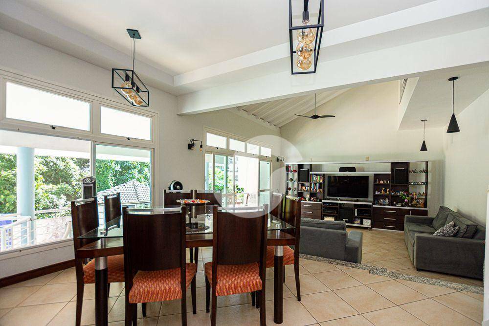 Casa à venda com 4 quartos, 350m² - Camboinhas,Niterói