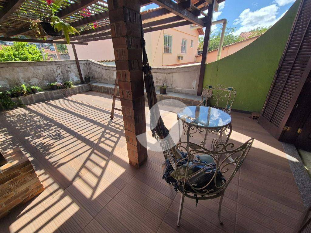 Casa à venda com 4 quartos, 239m² - Itaipu,Niterói