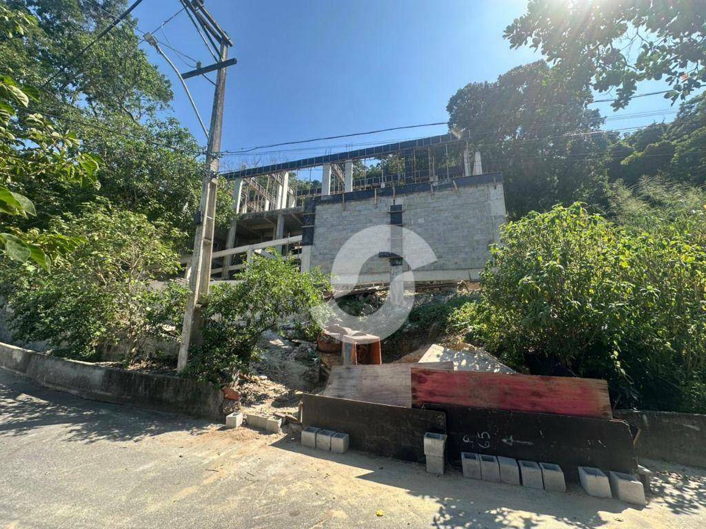 Casa à venda com 4 quartos, 300m² - Piratininga,Niterói