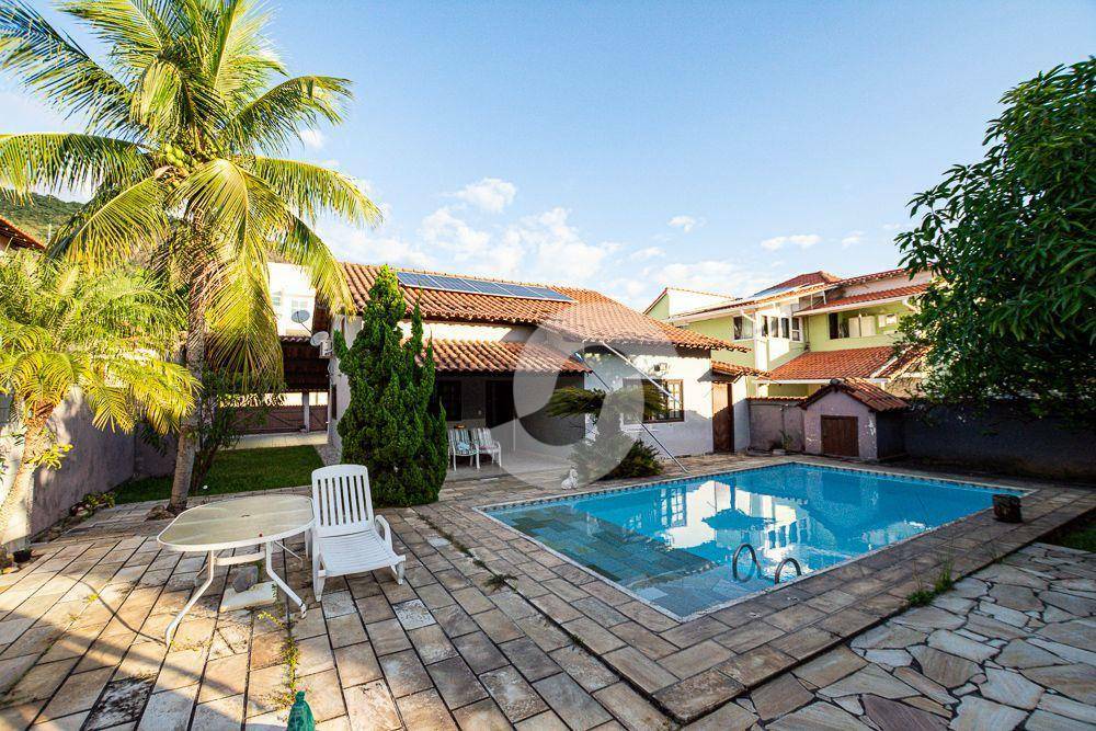 Casa à venda com 3 quartos, 187m² - Itaipu,Niterói