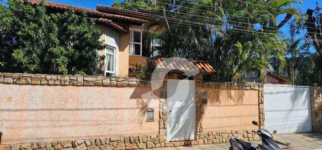Casa à venda com 3 quartos, 257m² - Itacoatiara,Niterói
