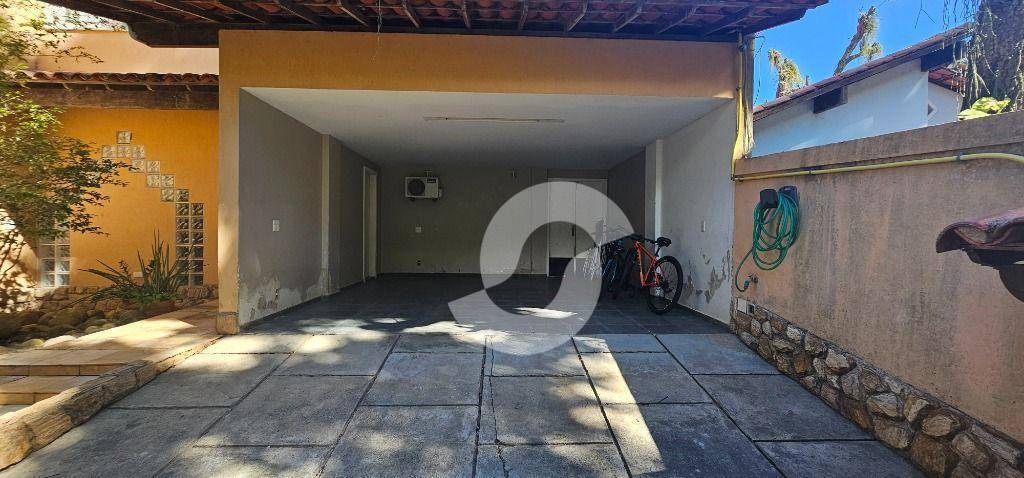 Casa à venda com 3 quartos, 257m² - Itacoatiara,Niterói