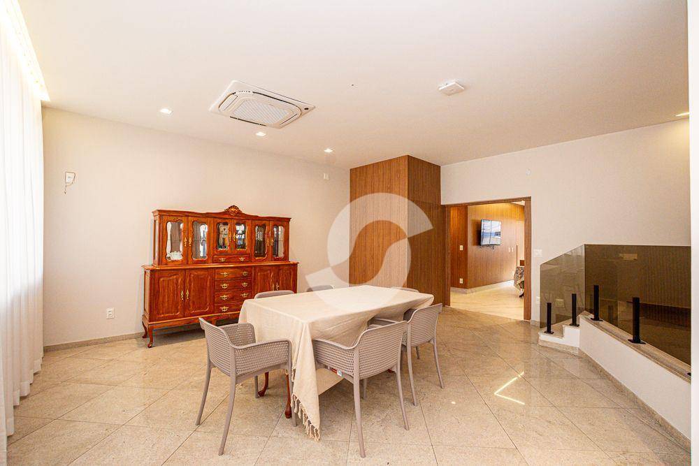  - Casa Exclusiva de 500m². Próxima à Praia de São Francisco – Oportunidade Única