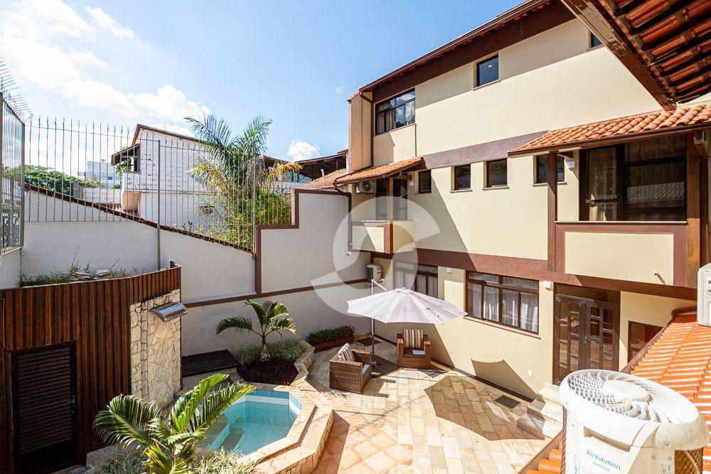 Casa à venda com 5 quartos, 501m² - São Francisco,Niterói