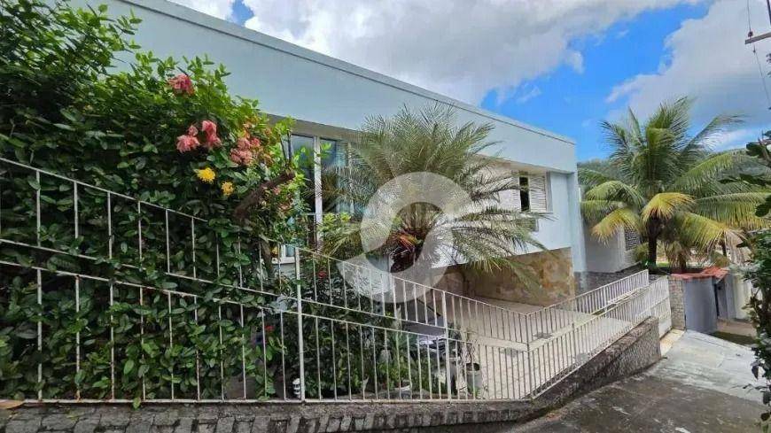 Casa à venda com 4 quartos, 600m² - São Francisco,Niterói