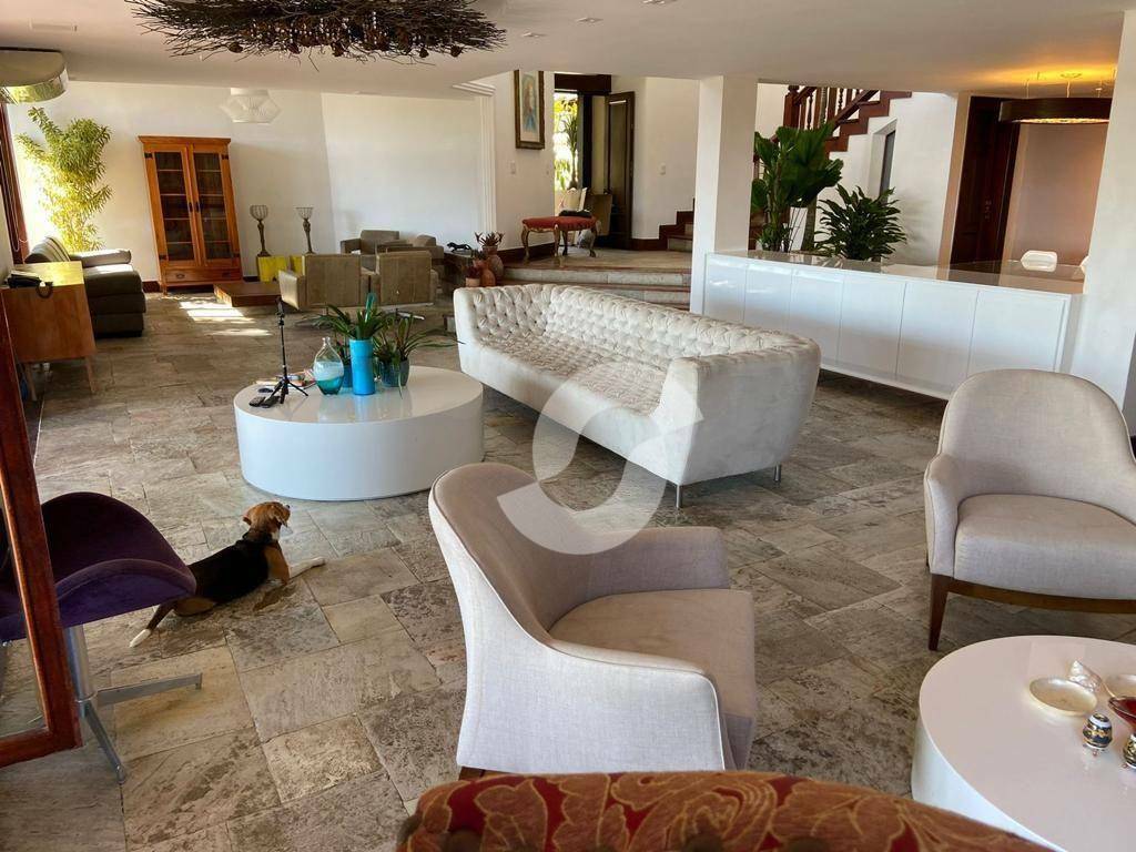 Casa à venda com 4 quartos, 500m² - Camboinhas,Niterói