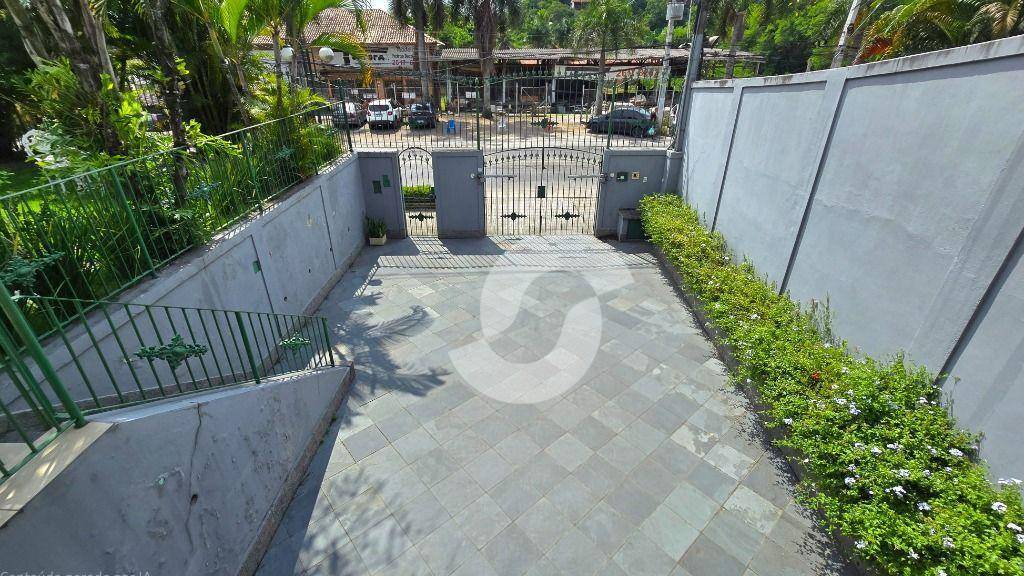  - Casa com 3 dormitórios à venda, 250 m² por R$ 1.200.000,00 - Maria Paula - Niterói/RJ