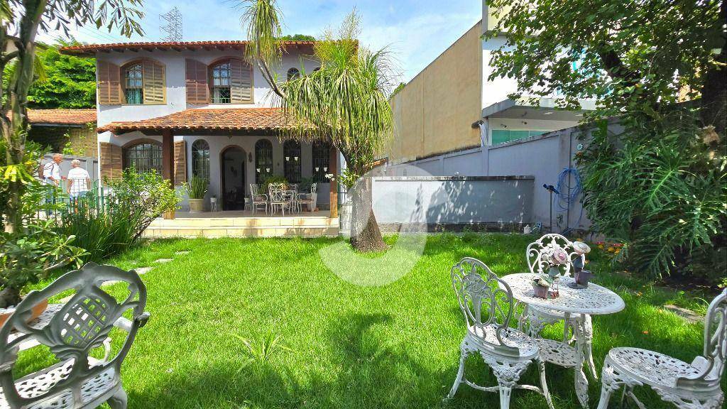 Casa à venda com 3 quartos, 250m² - Maria Paula,Niterói