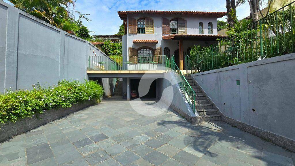 Casa à venda com 3 quartos, 250m² - Maria Paula,Niterói